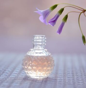 Najpiękniejsze zapachy na wieczór – jak wybrać eleganckie perfumy damskie o głębokim aromacie? perfumy